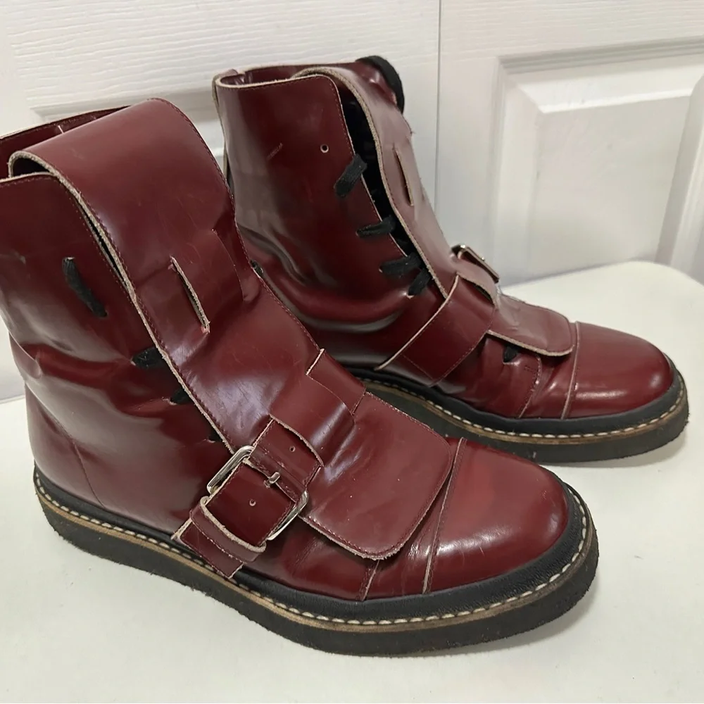 Stylish Men's Red Leather Boots - Picture 4 of 10